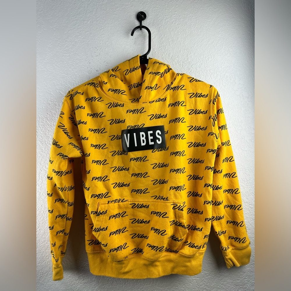 Eighty Eight Boys Mustard Yellow/Black “Vibes” Pullover Hoodie Size L